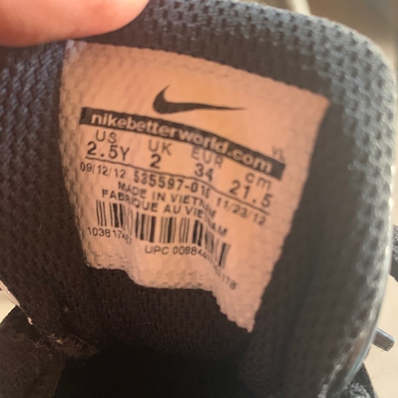 Nike Cleats - Picture 1 of 2